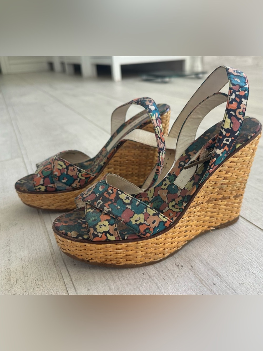 Marc Jacobs Floral Rattan Wedge Sandals. Size 35